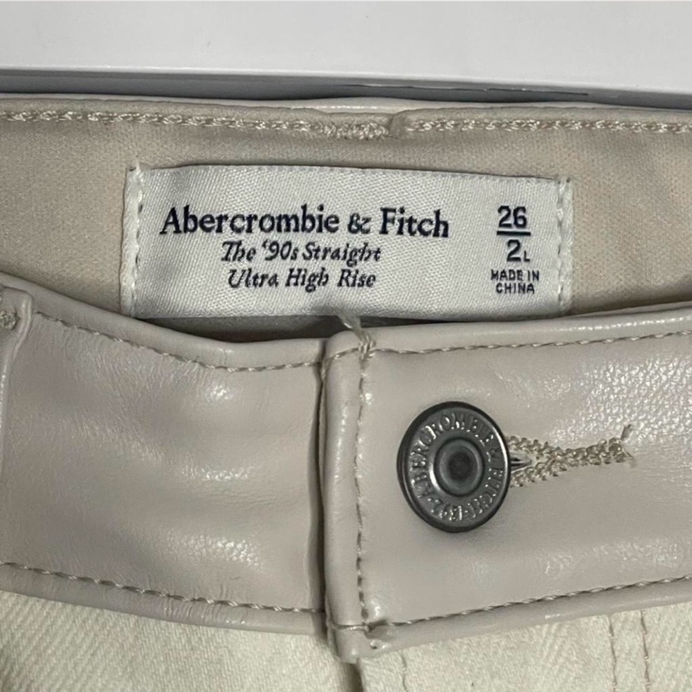 Abercrombie & Fitch 90s Straight Curve Love Jeans in Cream